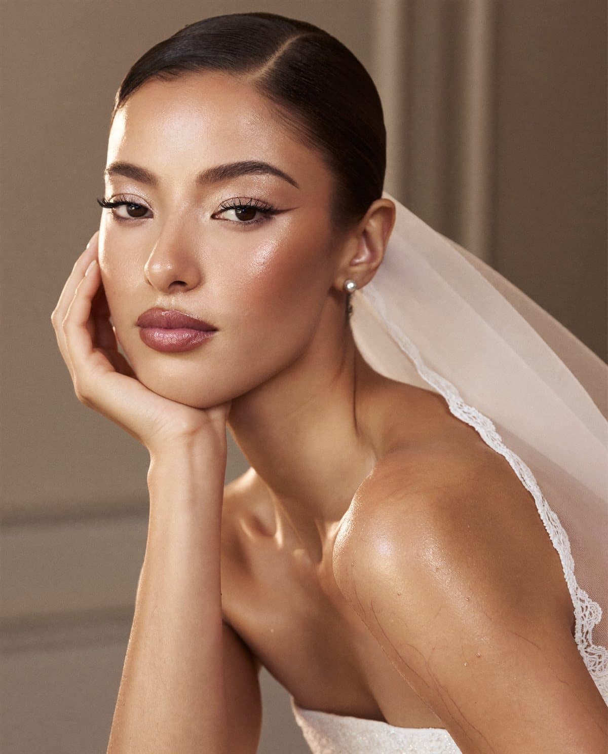 Novia con maquillaje luminoso y de larga duración en Armenia