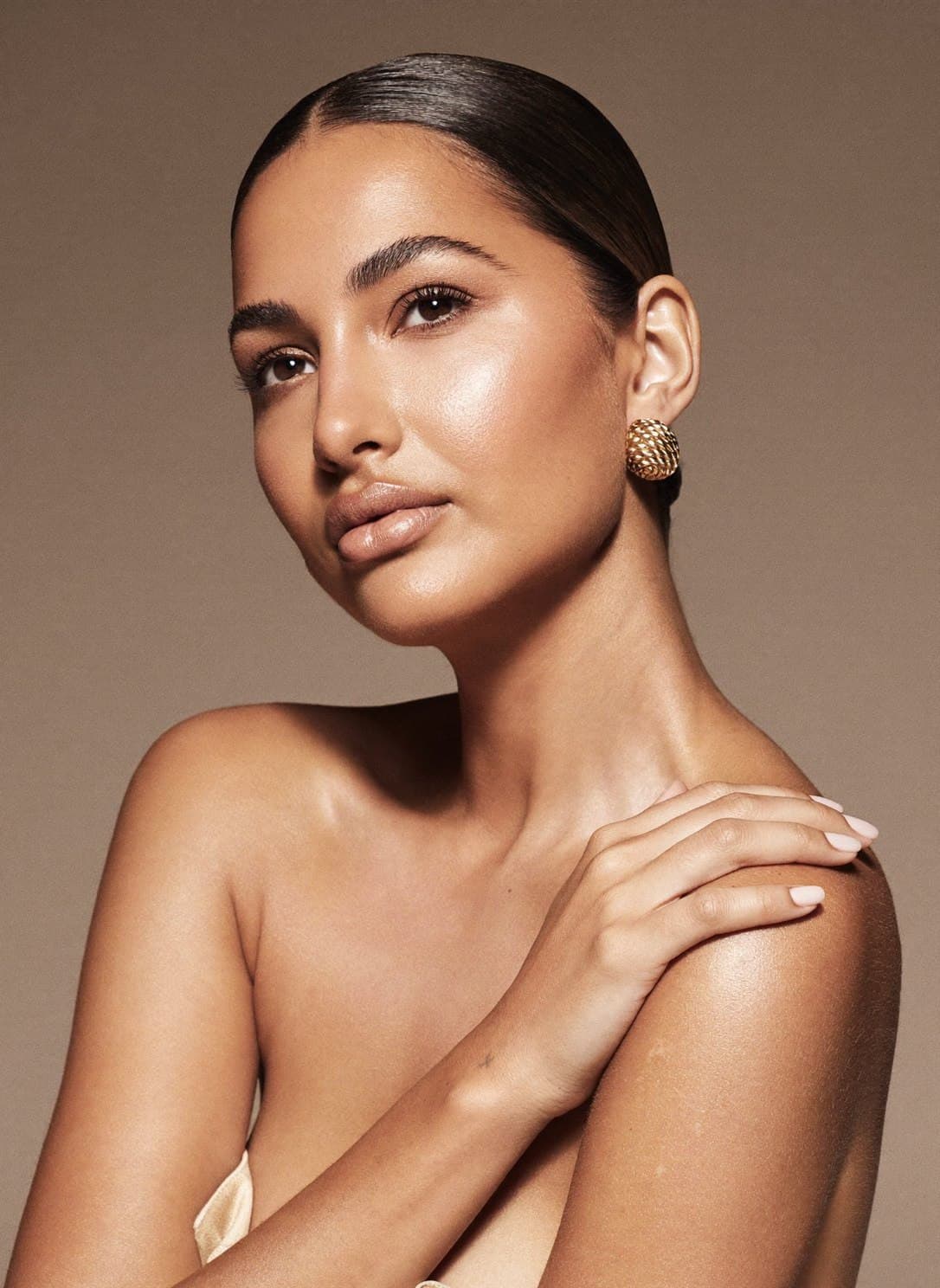 Maquillaje editorial de alto impacto para sesión de fotos