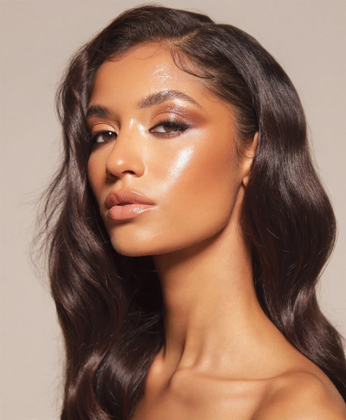 Maquillaje artístico de color para producción