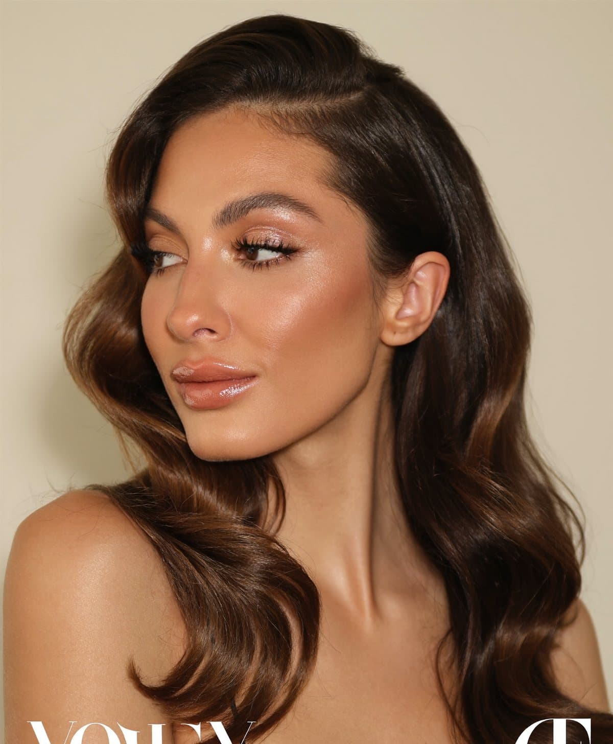 Maquillaje de graduación con glam suave