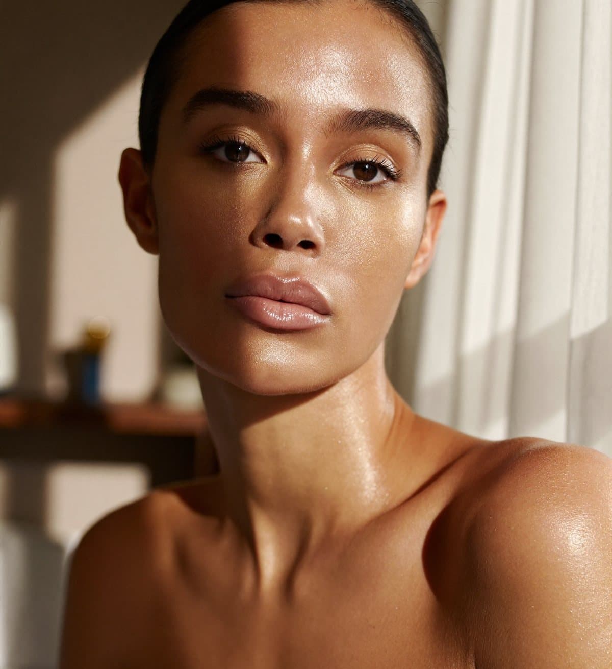 Maquillaje editorial de alto impacto para producciones fotográficas y campañas