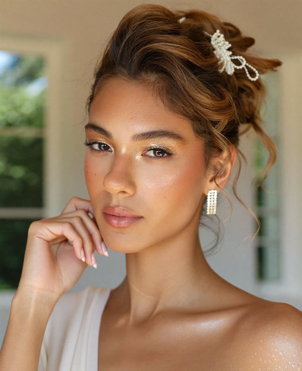 Maquillaje de quinceañera fresco y elegante, apropiado para la edad